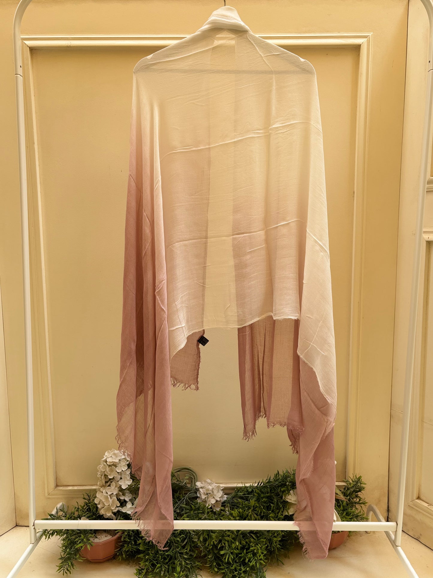 White cashmere ombre linen