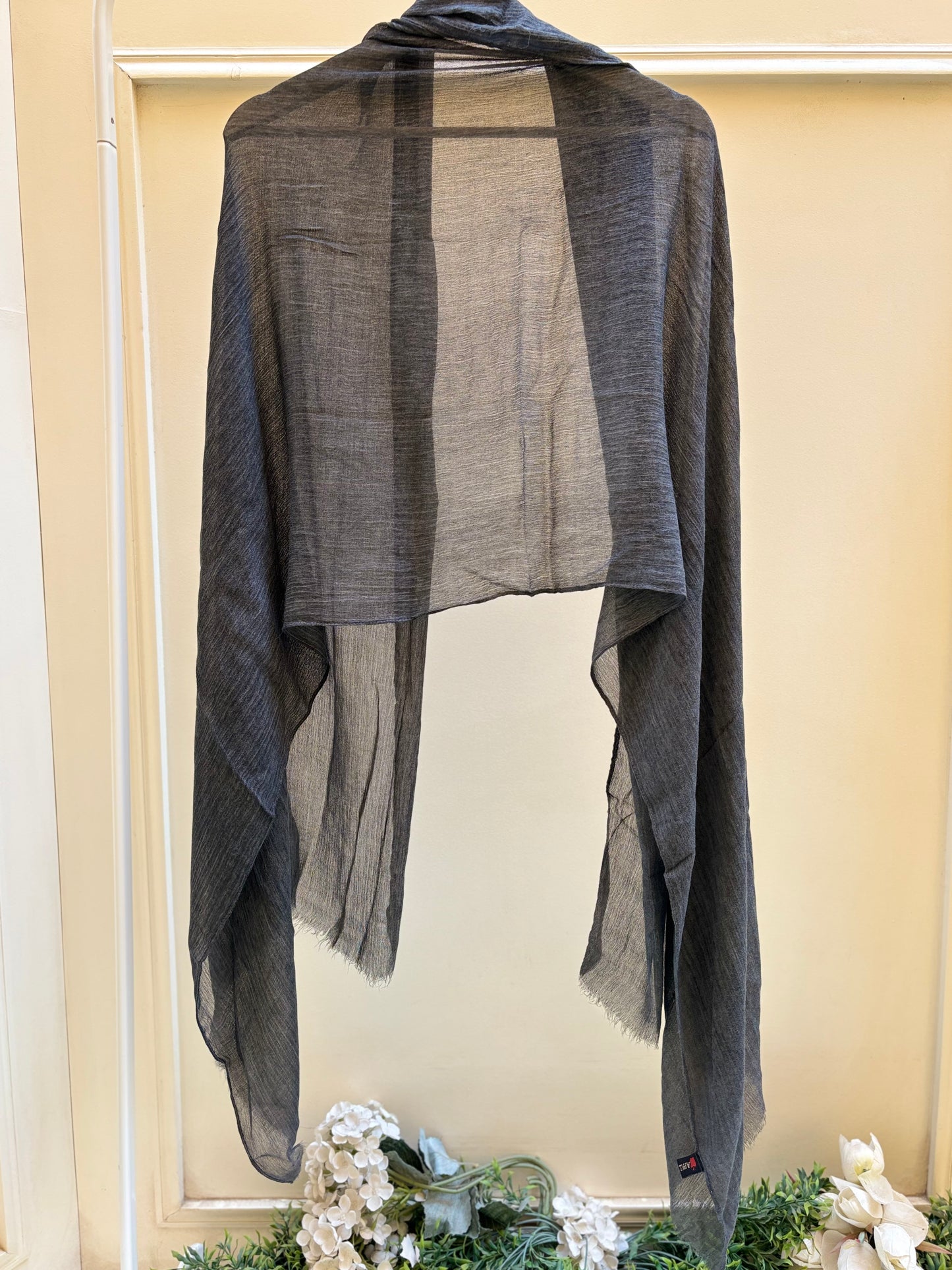 Crinkled Dark grey linen scarf