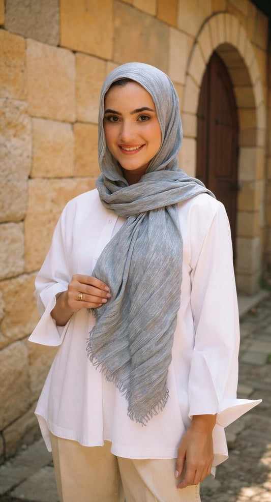 Crinkled light grey linen scarf